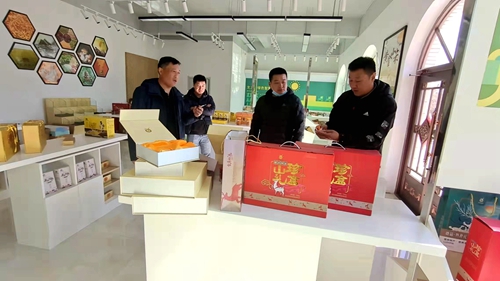 海林农场有限公司党委书记、董事长张永滨到LETOU国际米兰·(中国区)官方网站洁泰物业海林分公司及雪原鹿场参观调研指导工作