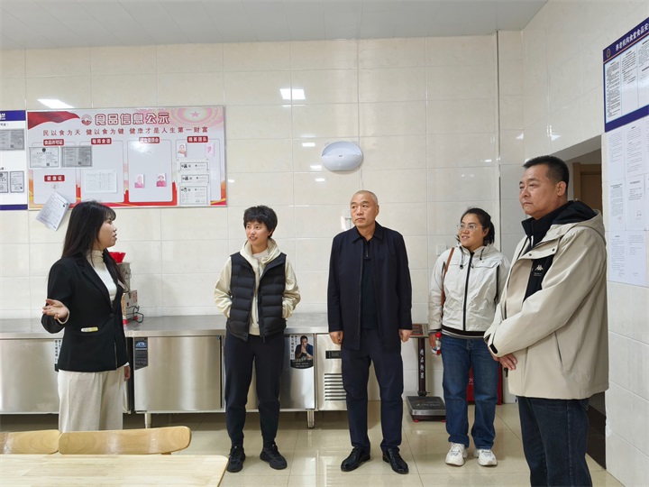 密山市中心街道与八五五养护院共探合作新路径