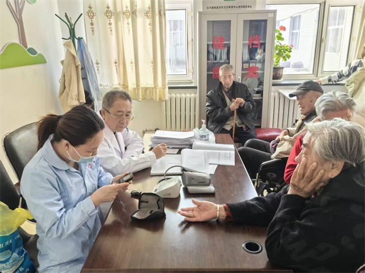 家庭医生驻点服务 让“银发”生活更有“医”靠